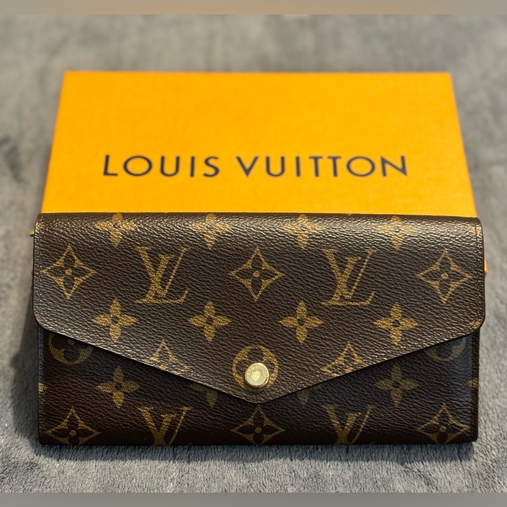 Louis Vuitton Monogram Sarah Wallet in Rose Ballerine